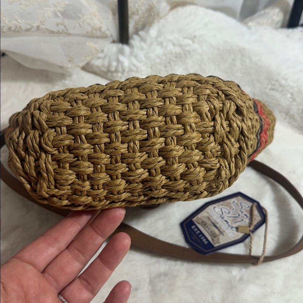 Sun ‘n’ Sand woven straw shoulder bag - Picture 3 of 4